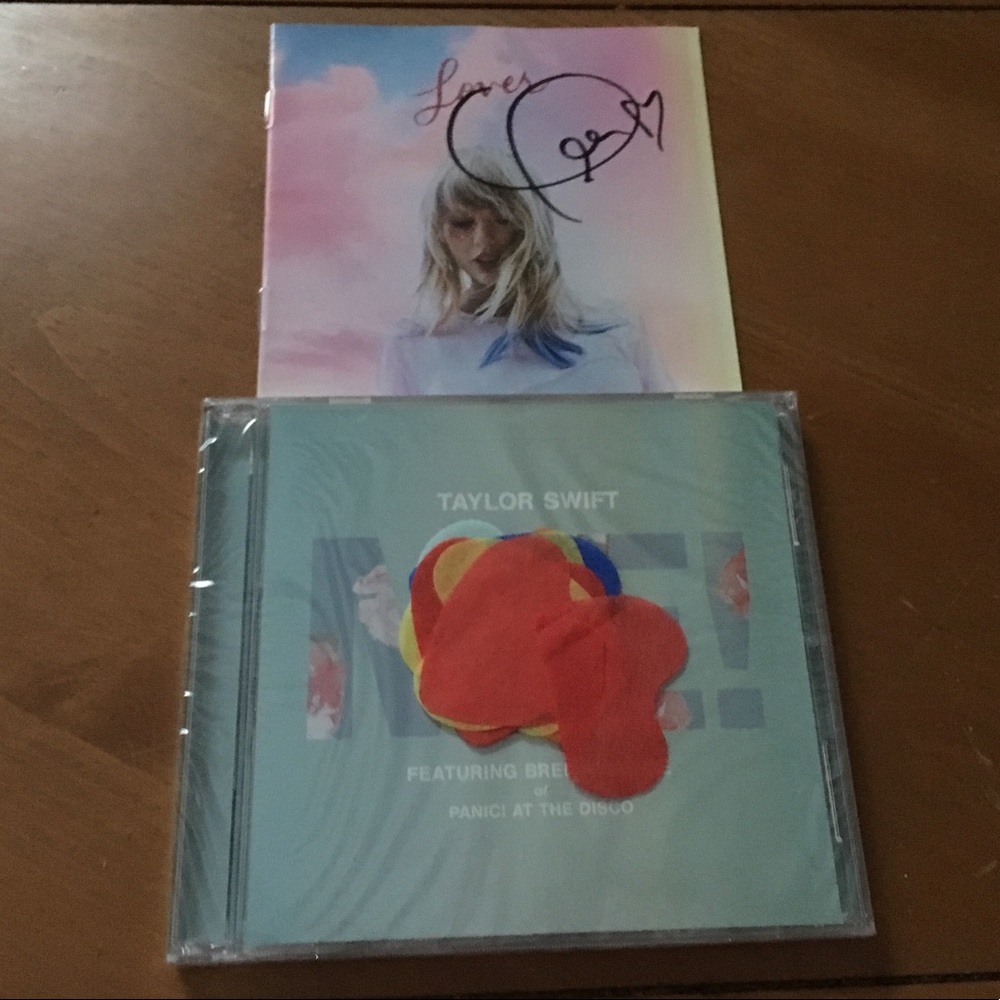 Taylor Swift Autographed Lover CD Booklet + Me! CD